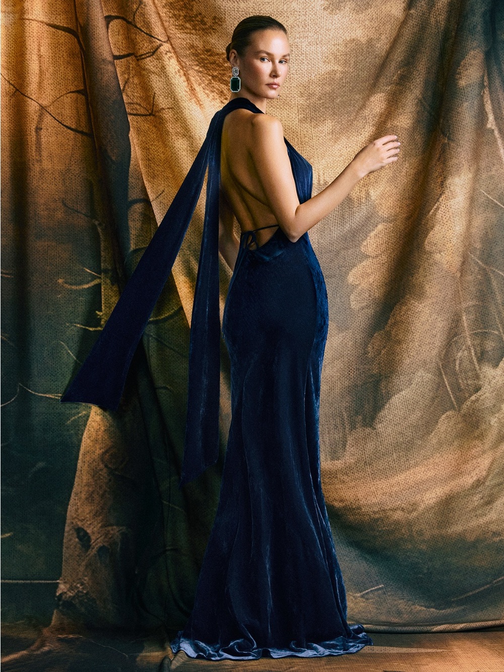 Sau Lee Pearl Cowl Scarf Open Back Strappy Velvet Gown in Midnight Blue Size 12 - Picture 3 of 12
